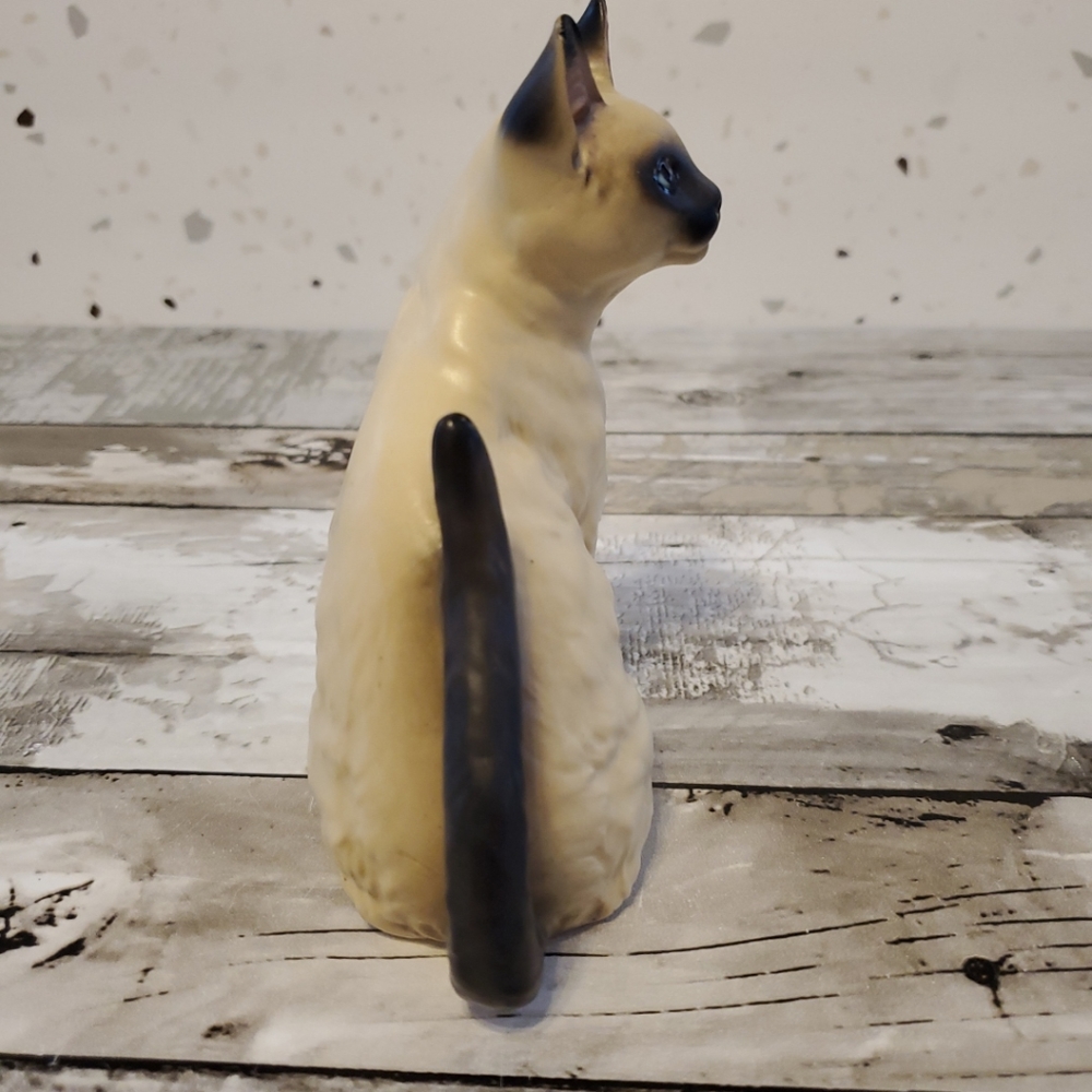 Vintage Beautiful Siamese Cat Figurine #1105 - Picture 7 of 9